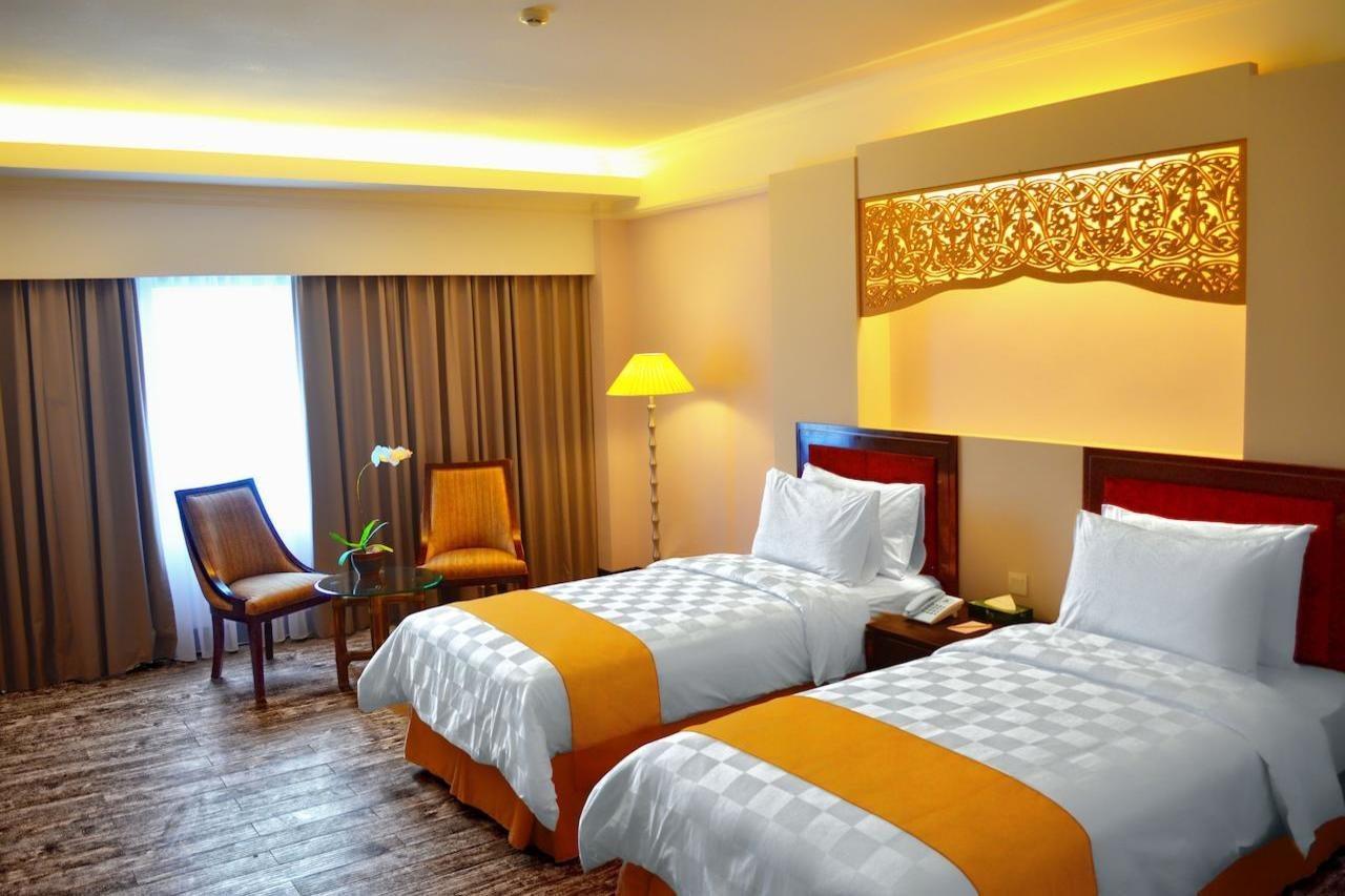 Kyriad Bumiminang Hotel Паданг Екстер'єр фото