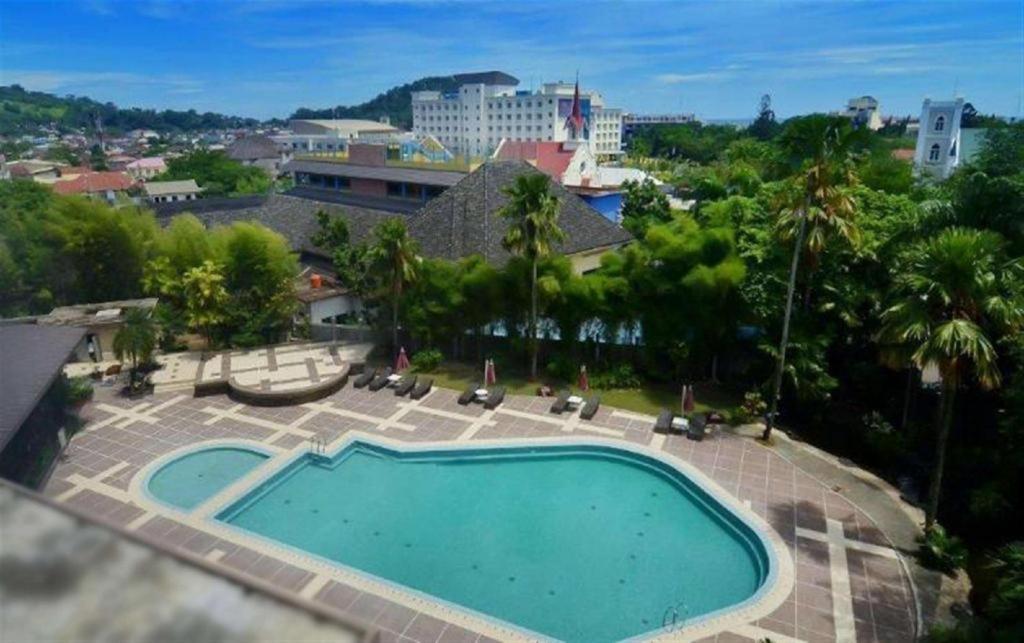 Kyriad Bumiminang Hotel Паданг Екстер'єр фото