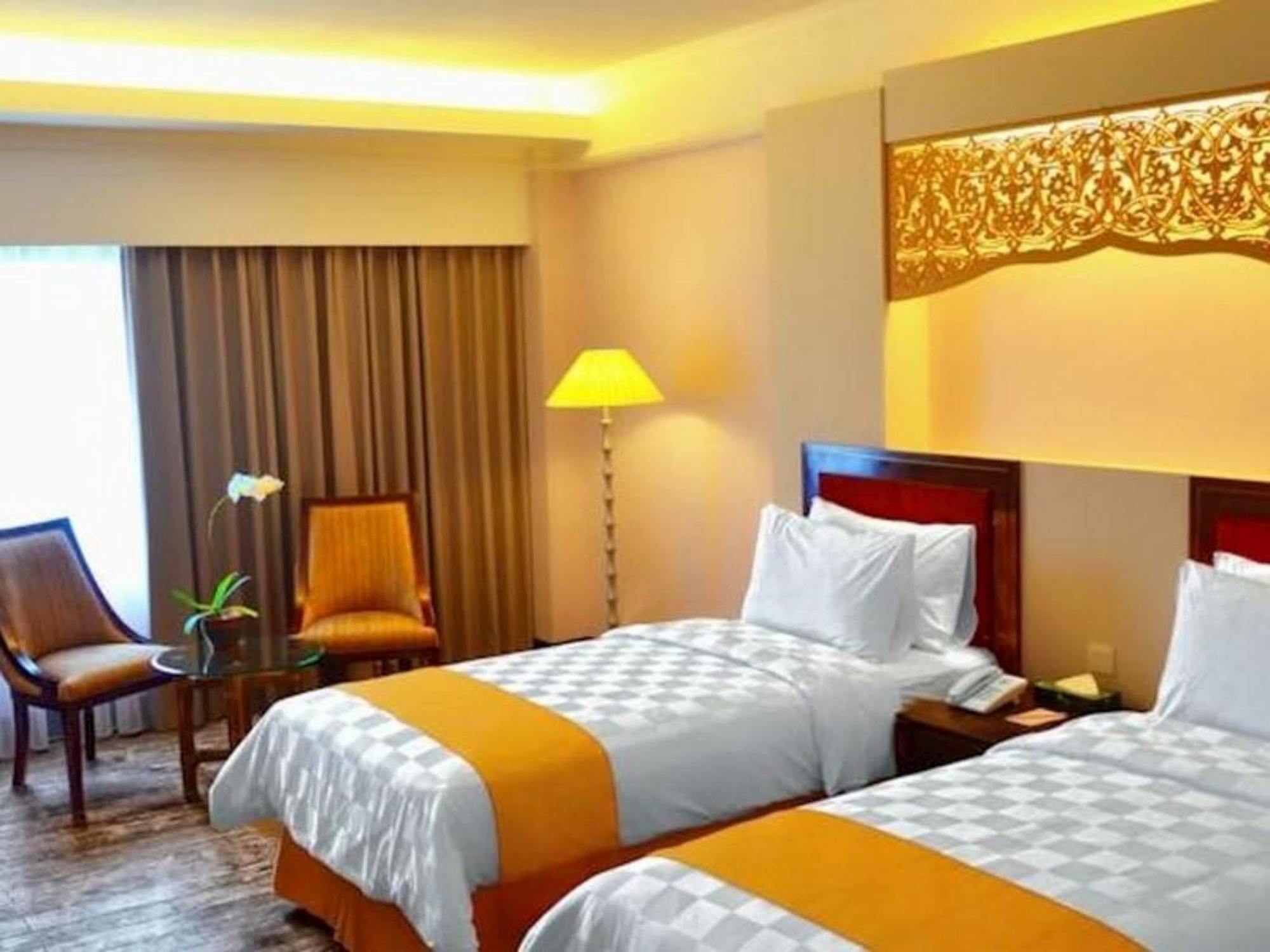 Kyriad Bumiminang Hotel Паданг Екстер'єр фото
