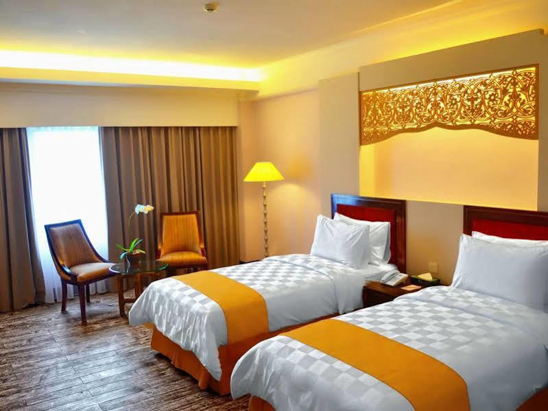 Kyriad Bumiminang Hotel Паданг Екстер'єр фото