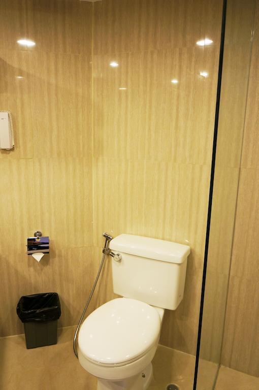 Kyriad Bumiminang Hotel Паданг Номер фото