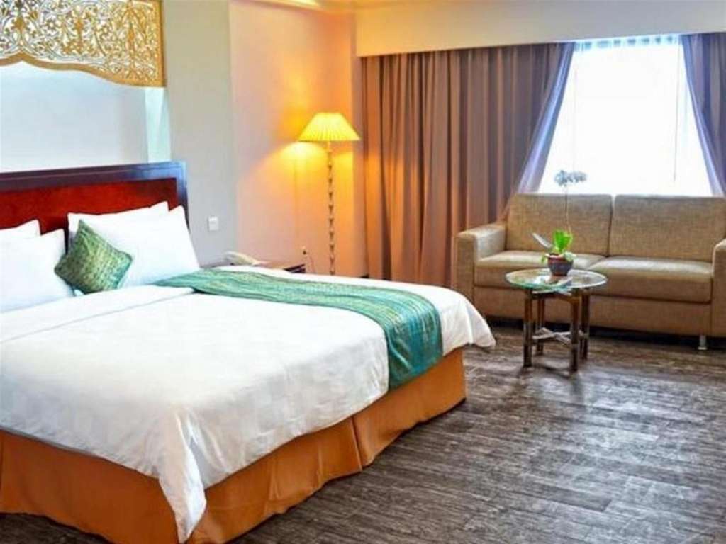 Kyriad Bumiminang Hotel Паданг Номер фото
